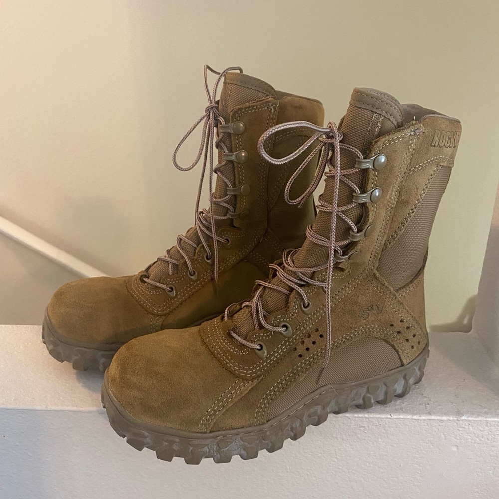 Rocky S2V. Tactical Lace-Up Men’s Combat Boots in Brown. Lace Up. Size 6.USA.